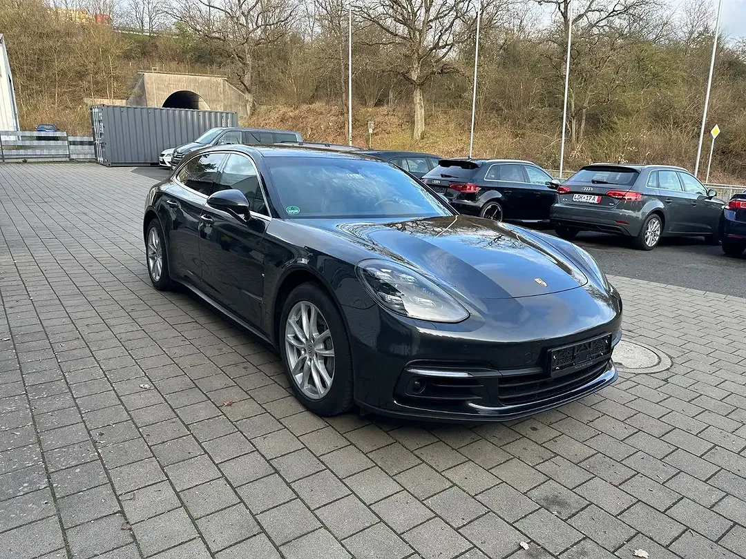 Porsche Panamera - Thumbnail 3