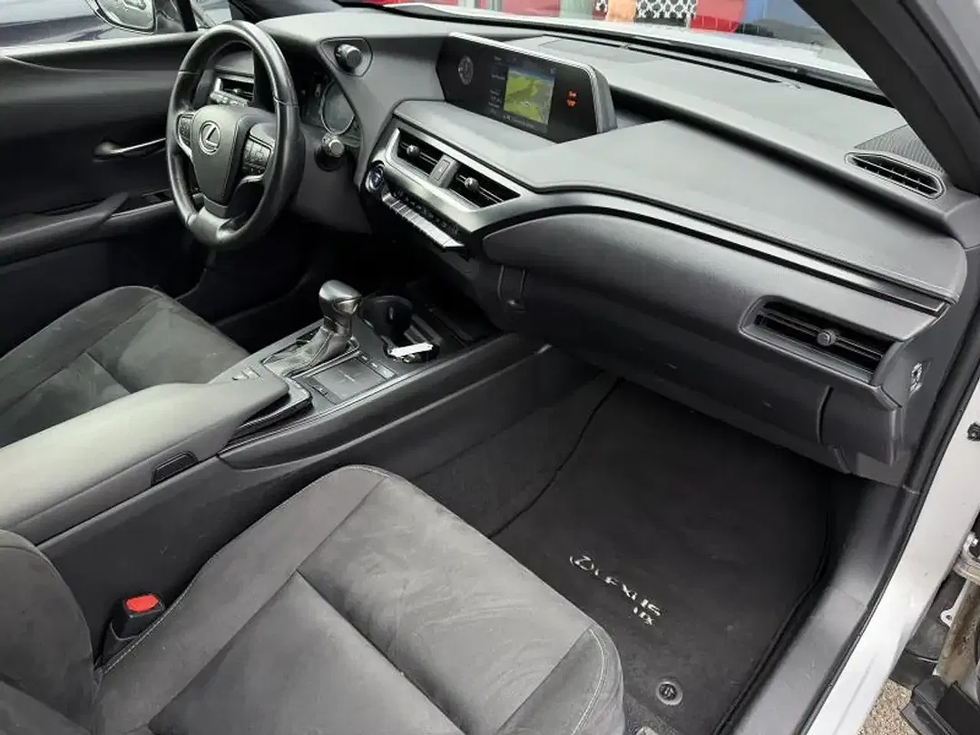 Lexus UX 250h - Thumbnail 10