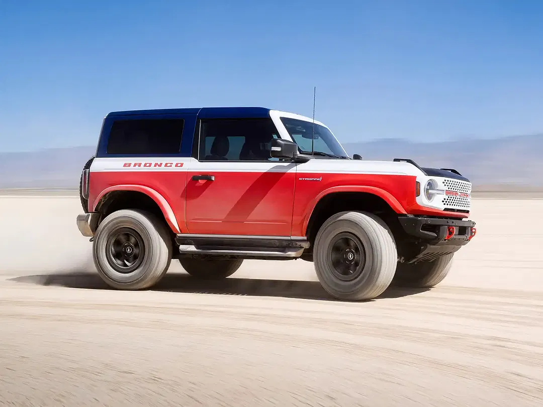 Ford Bronco - Thumbnail 2