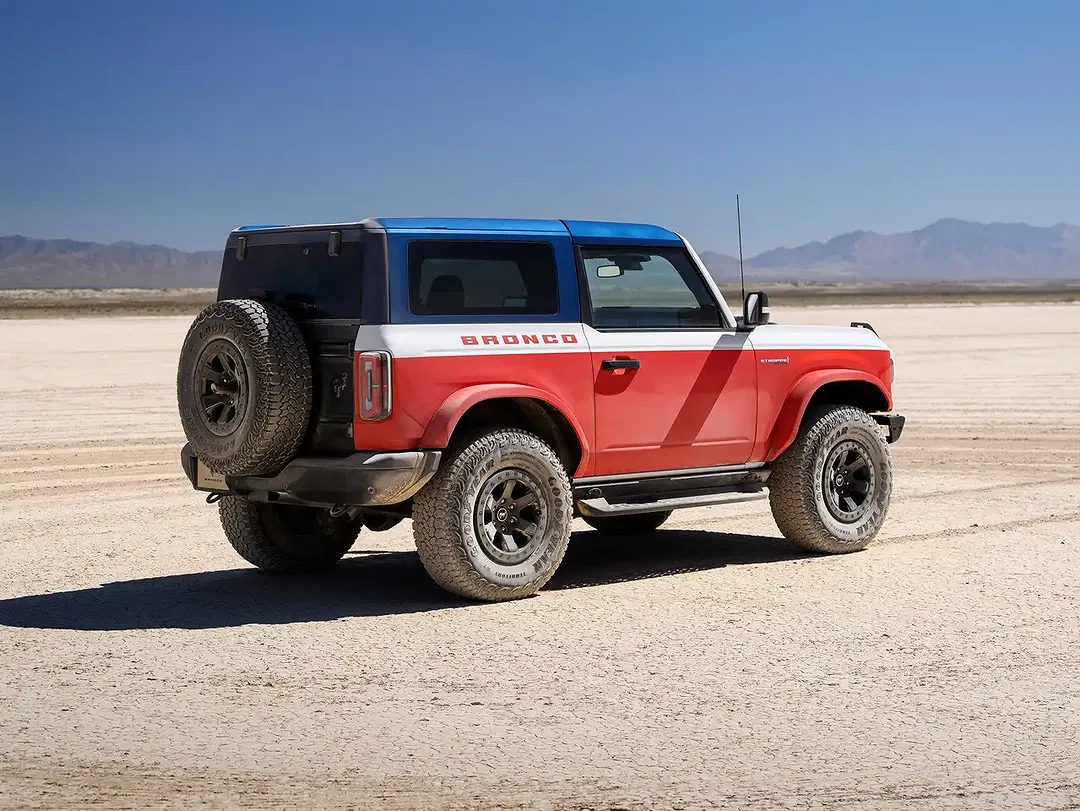 Ford Bronco - Thumbnail 3