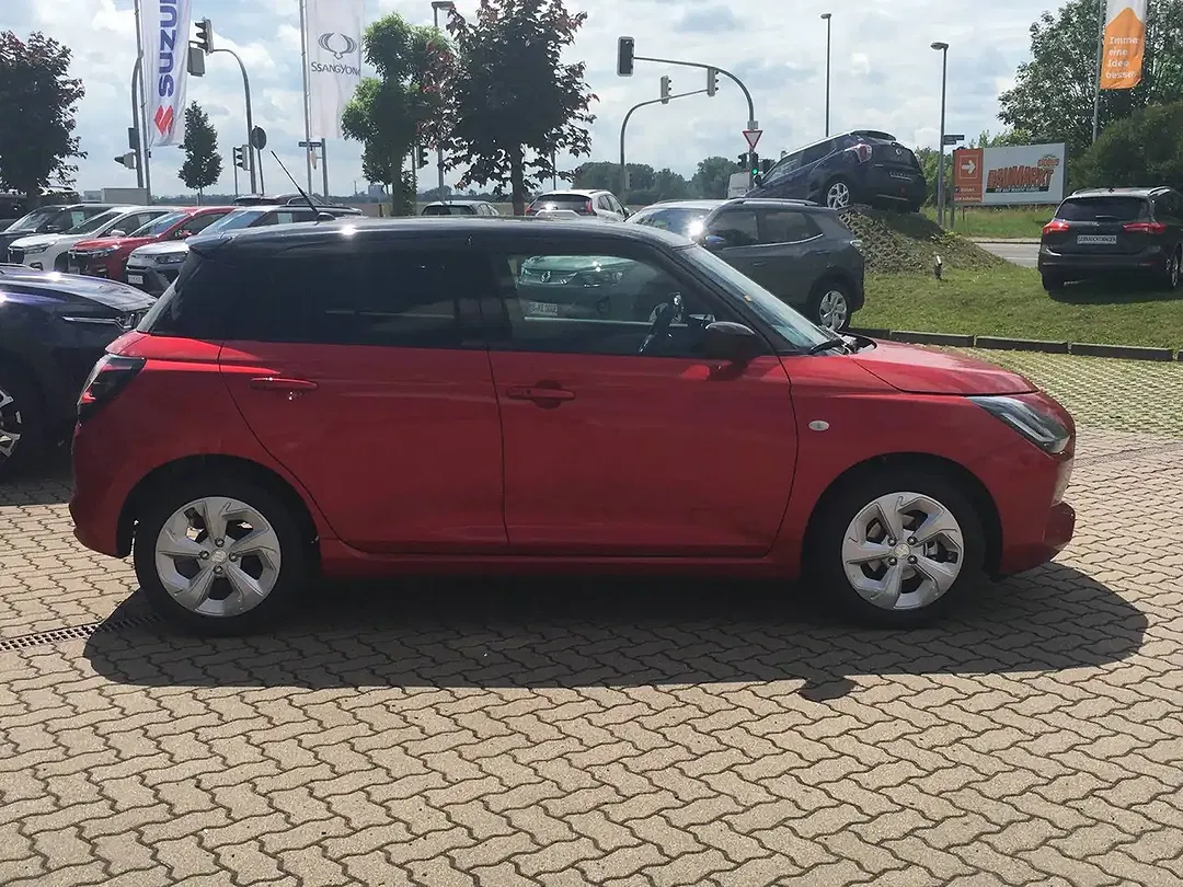 Suzuki Swift - Thumbnail 3