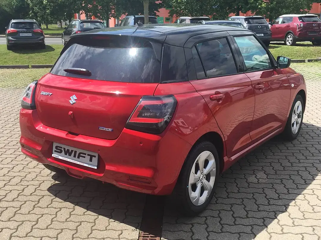 Suzuki Swift - Thumbnail 4