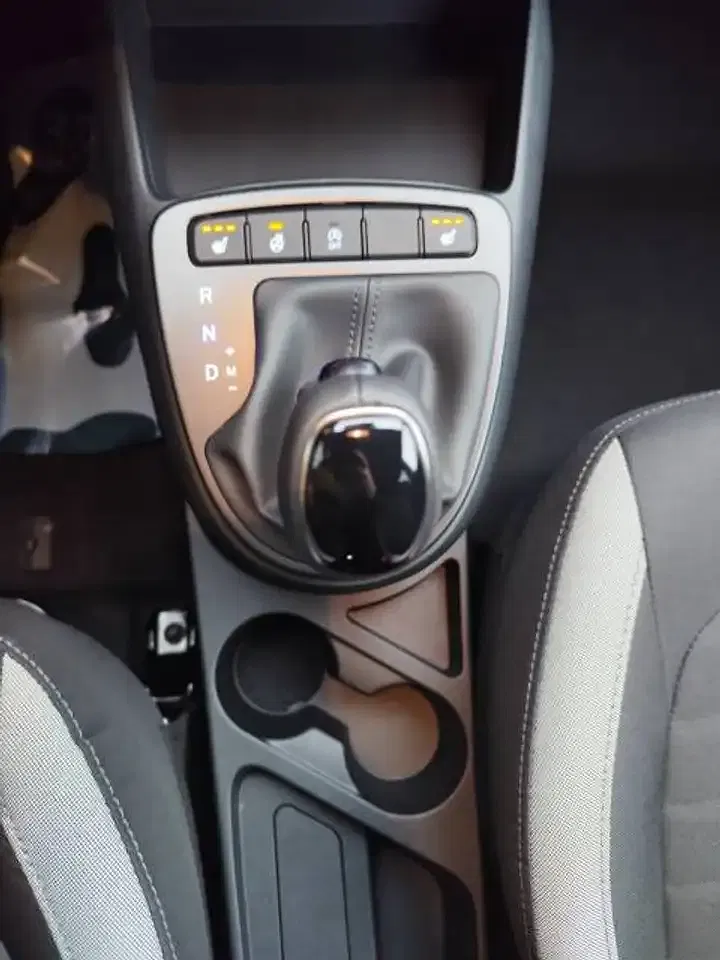 Hyundai i10 - Thumbnail 15