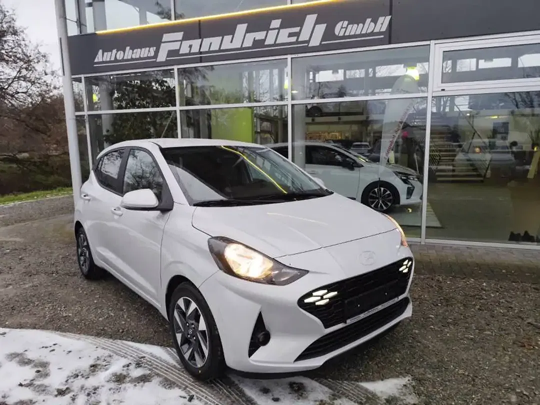 Hyundai i10 - Thumbnail 3