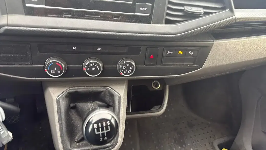 Volkswagen Transporter - Thumbnail 11