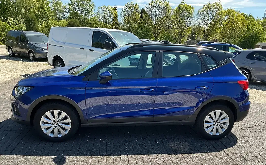 SEAT Arona - Thumbnail 2