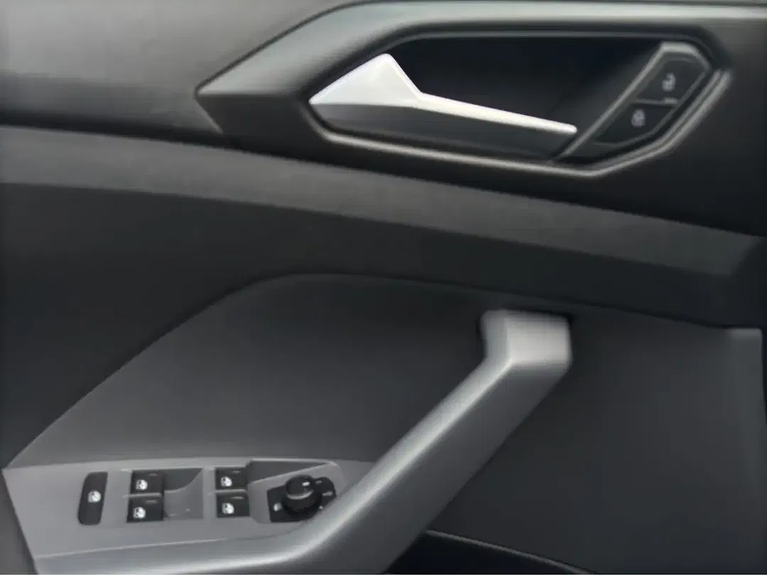 Volkswagen T-Cross - Thumbnail 11