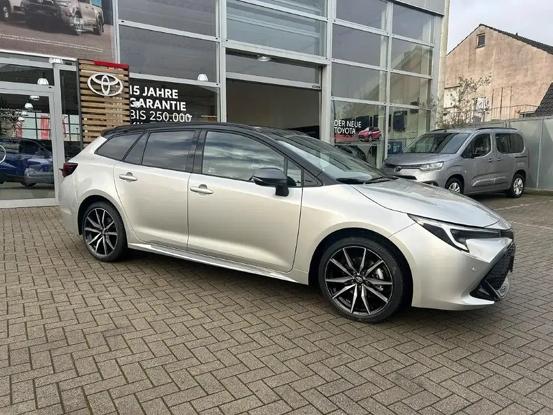 Toyota Corolla - Thumbnail 2