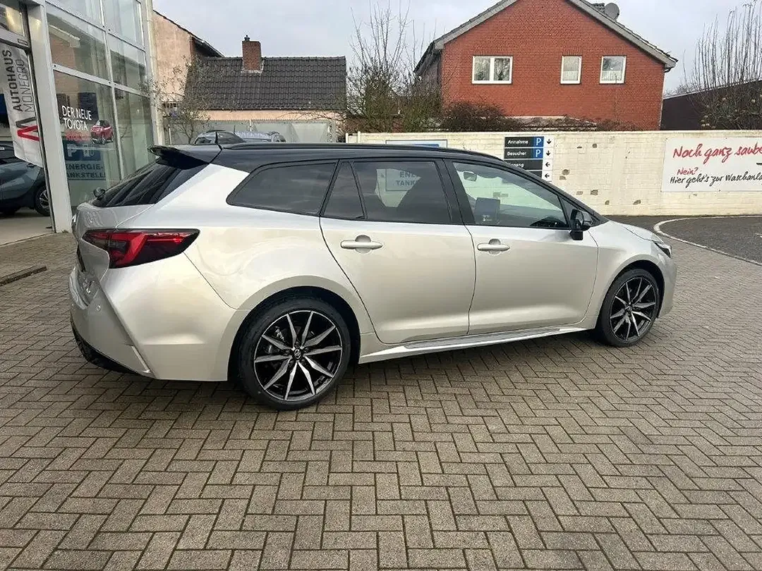 Toyota Corolla - Thumbnail 3