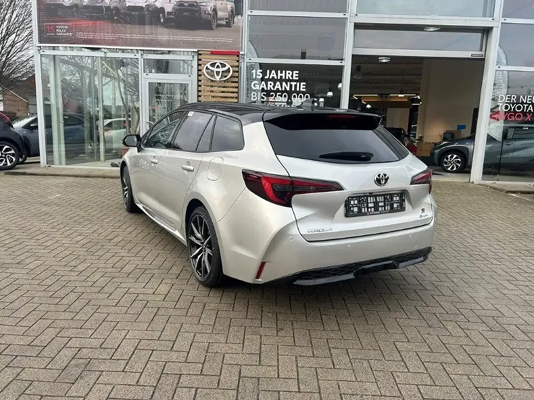 Toyota Corolla - Thumbnail 4