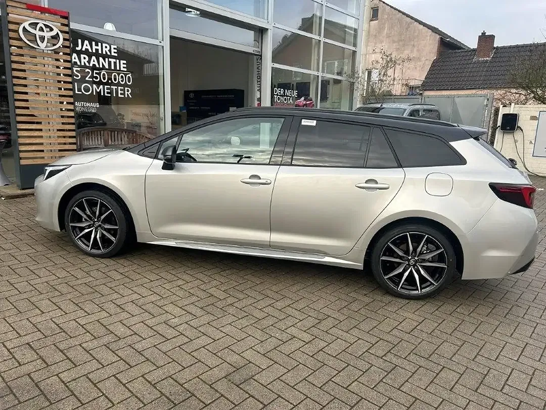 Toyota Corolla - Thumbnail 5