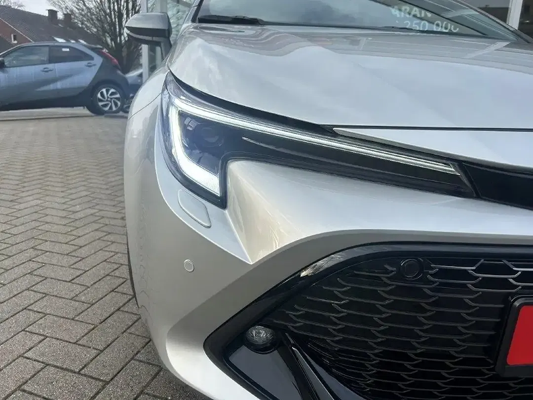 Toyota Corolla - Thumbnail 7