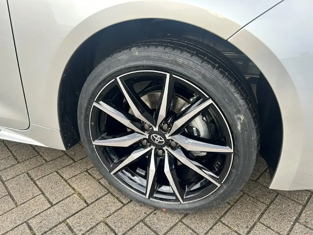 Toyota Corolla - Thumbnail 9
