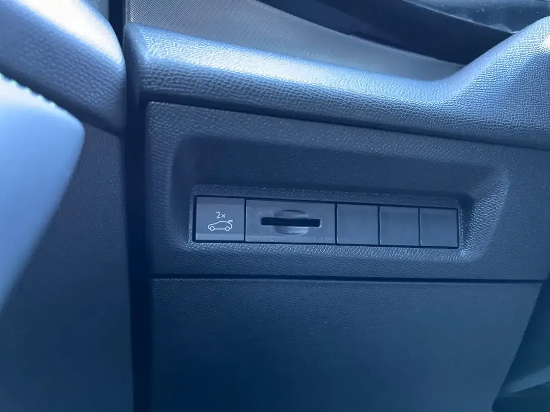 Peugeot 308 - Thumbnail 10