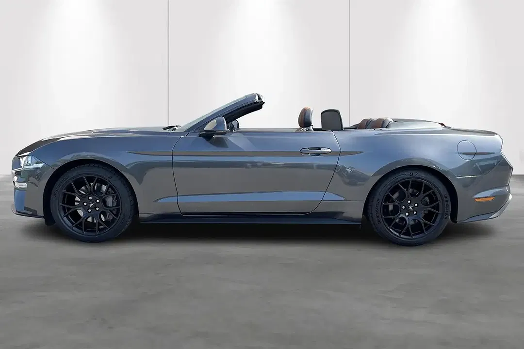 Ford Mustang - Thumbnail 3