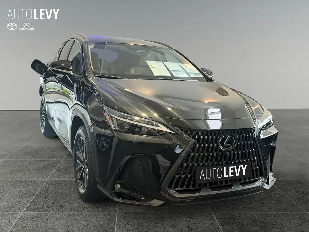 Lexus NX 450h+ - Thumbnail 3