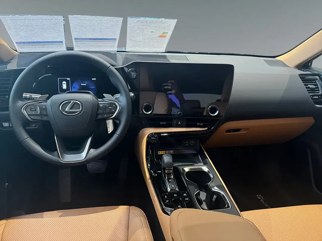 Lexus NX 450h+ - Thumbnail 6