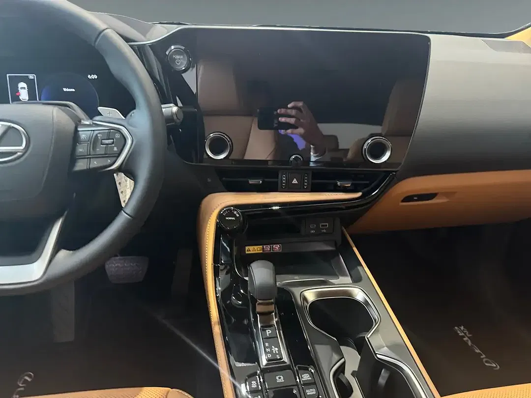 Lexus NX 450h+ - Thumbnail 7