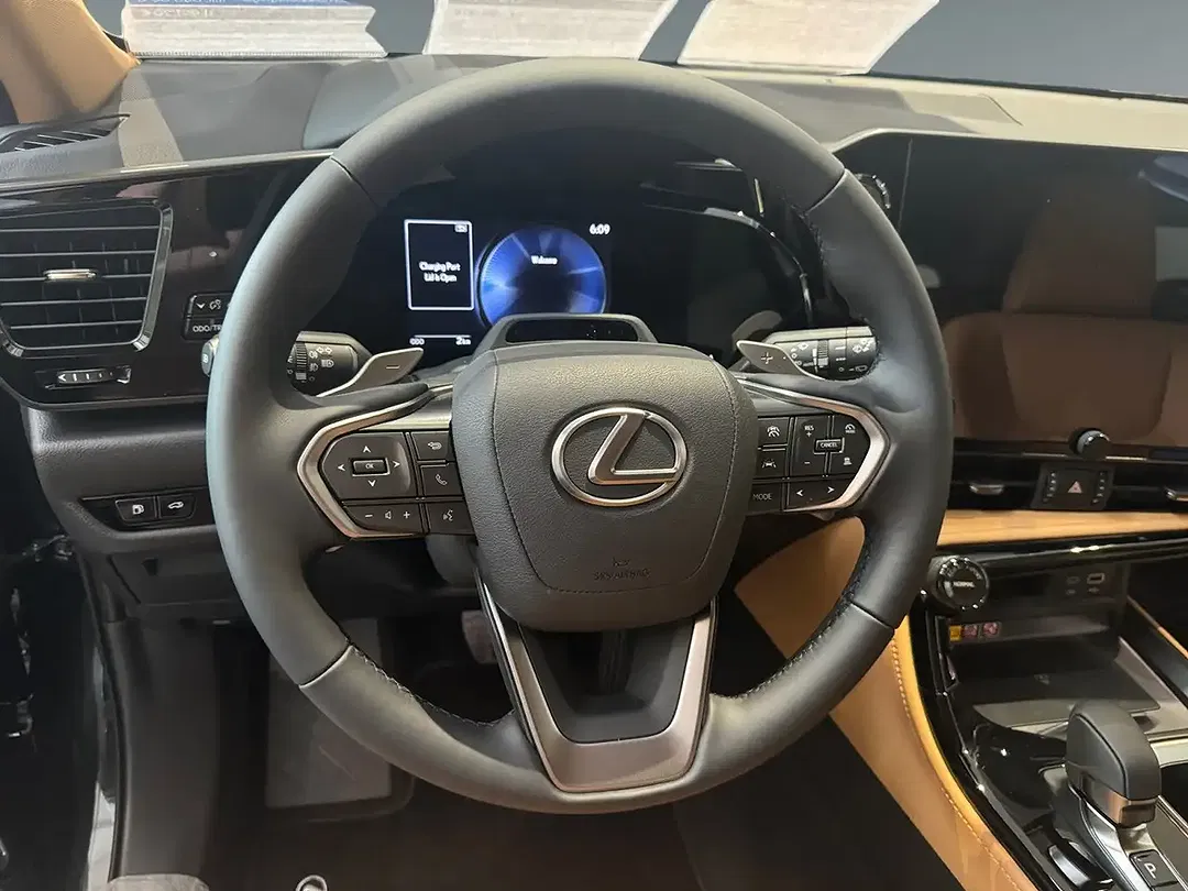 Lexus NX 450h+ - Thumbnail 8