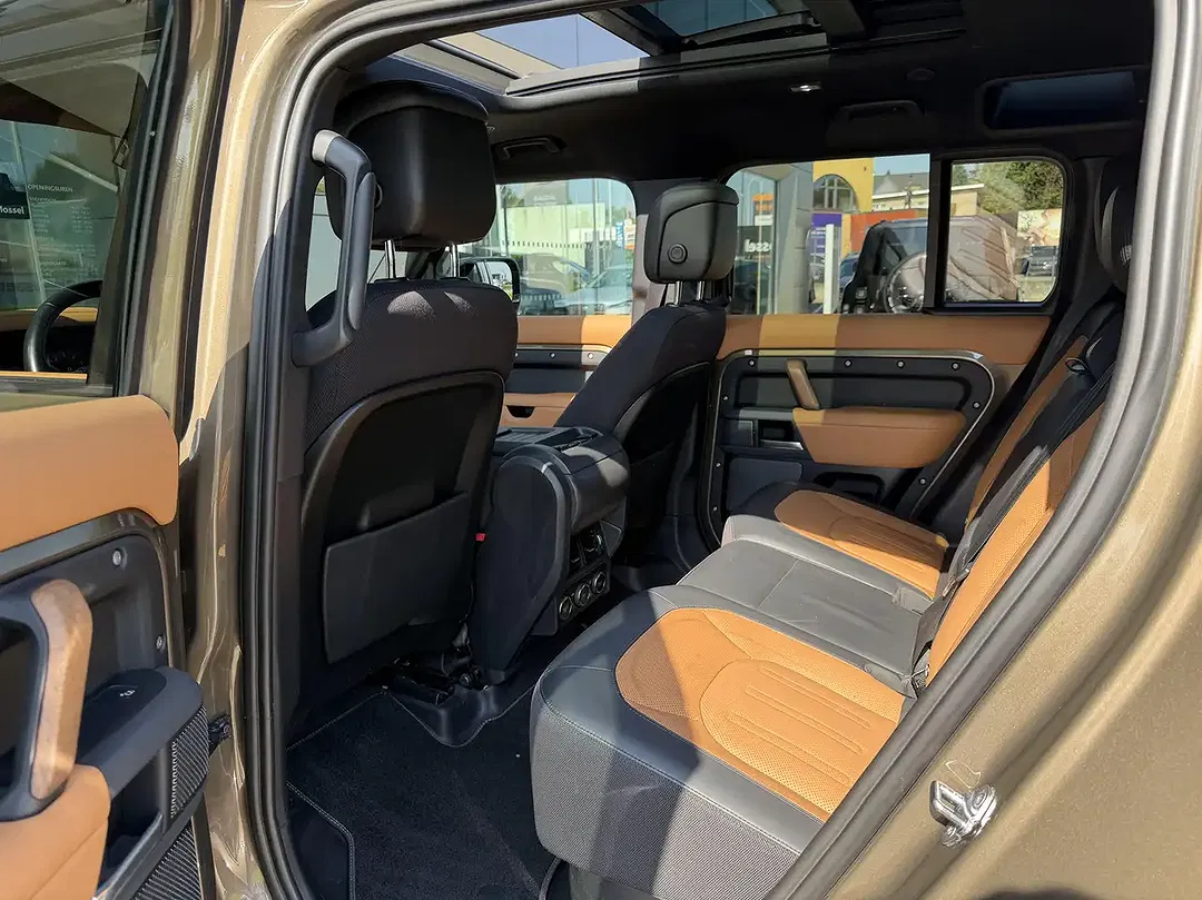 Land Rover Defender - Thumbnail 12