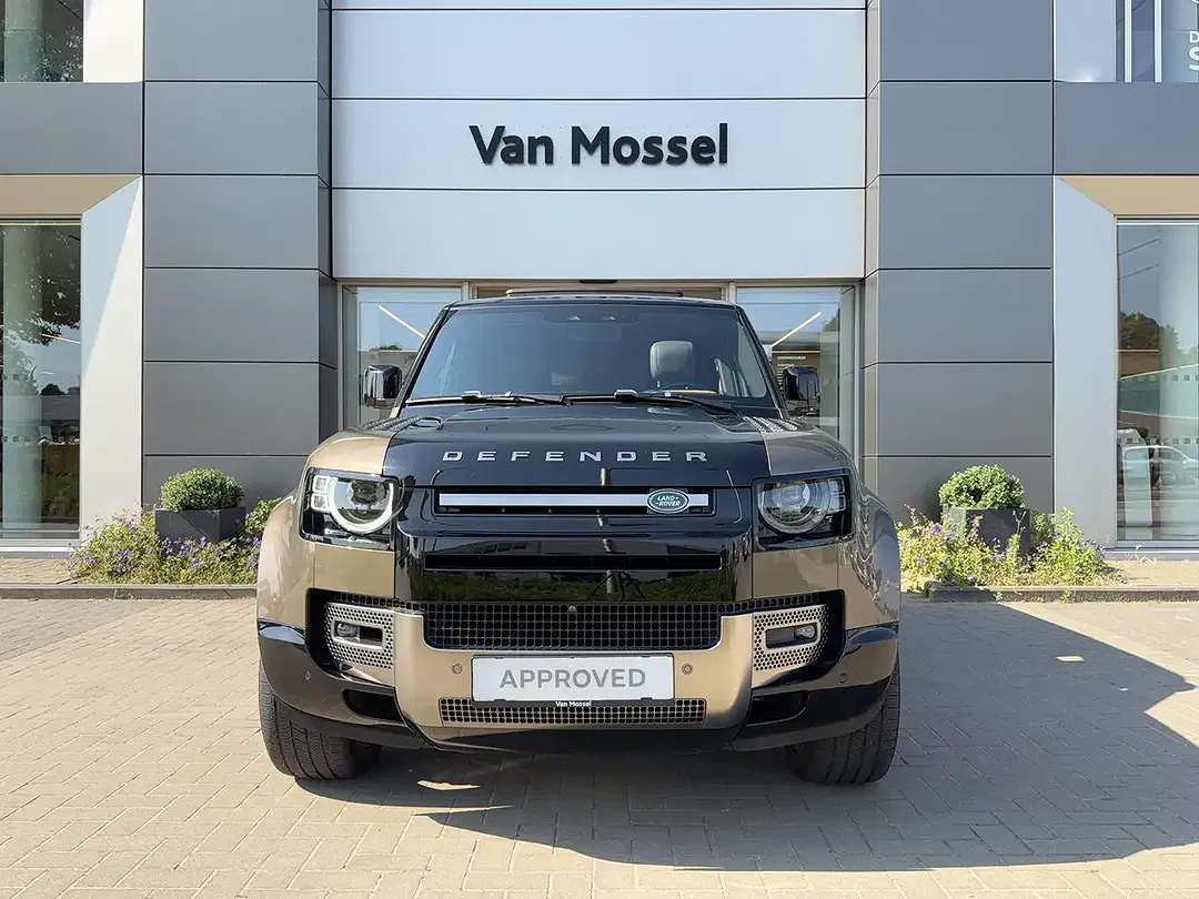 Land Rover Defender - Thumbnail 2