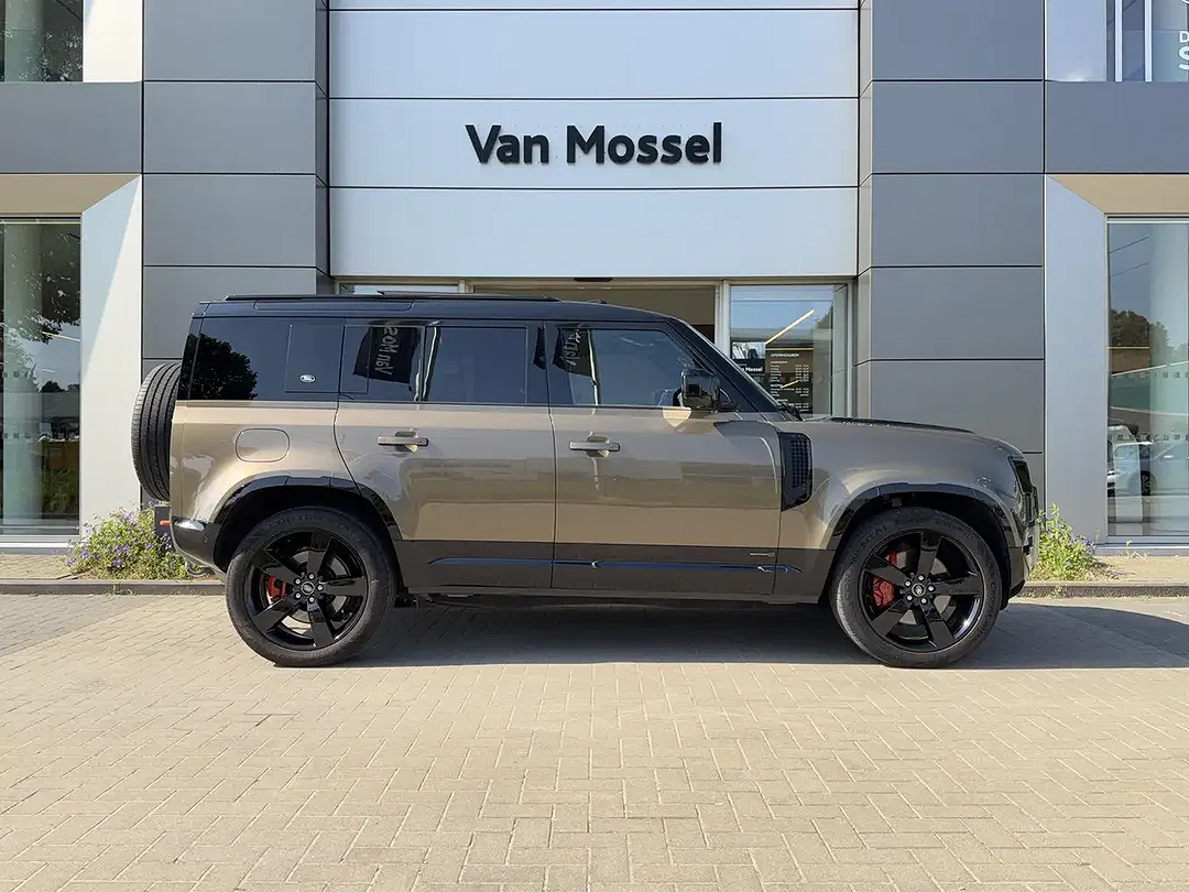 Land Rover Defender - Thumbnail 3