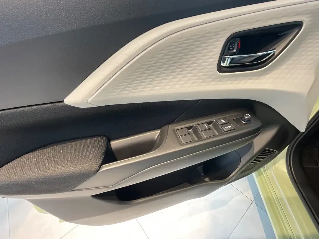 Suzuki Swift - Thumbnail 12