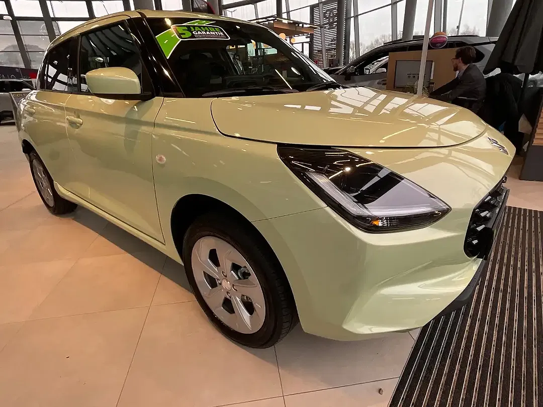 Suzuki Swift - Thumbnail 1