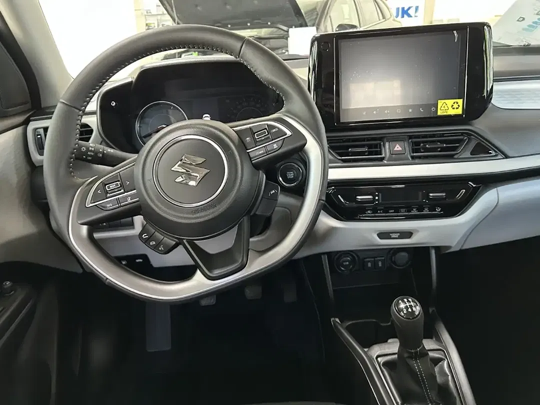 Suzuki Swift - Thumbnail 11