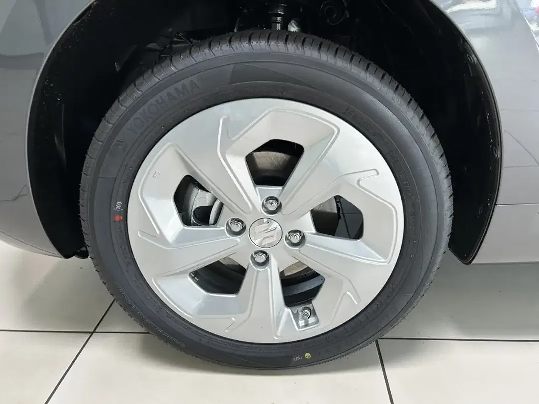 Suzuki Swift - Thumbnail 8