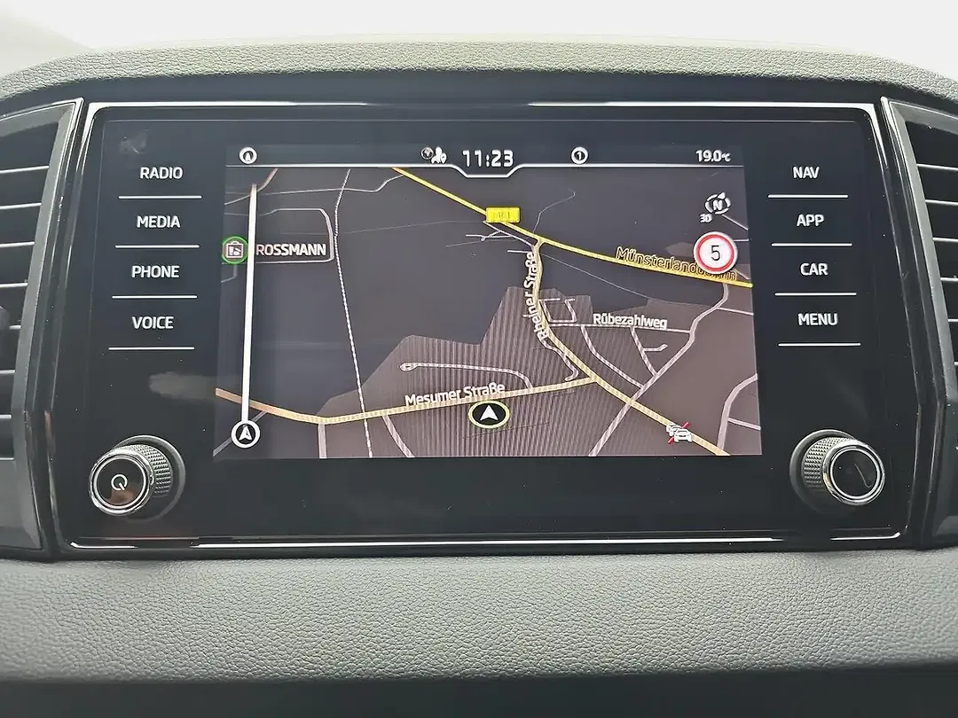 Skoda Karoq - Thumbnail 9