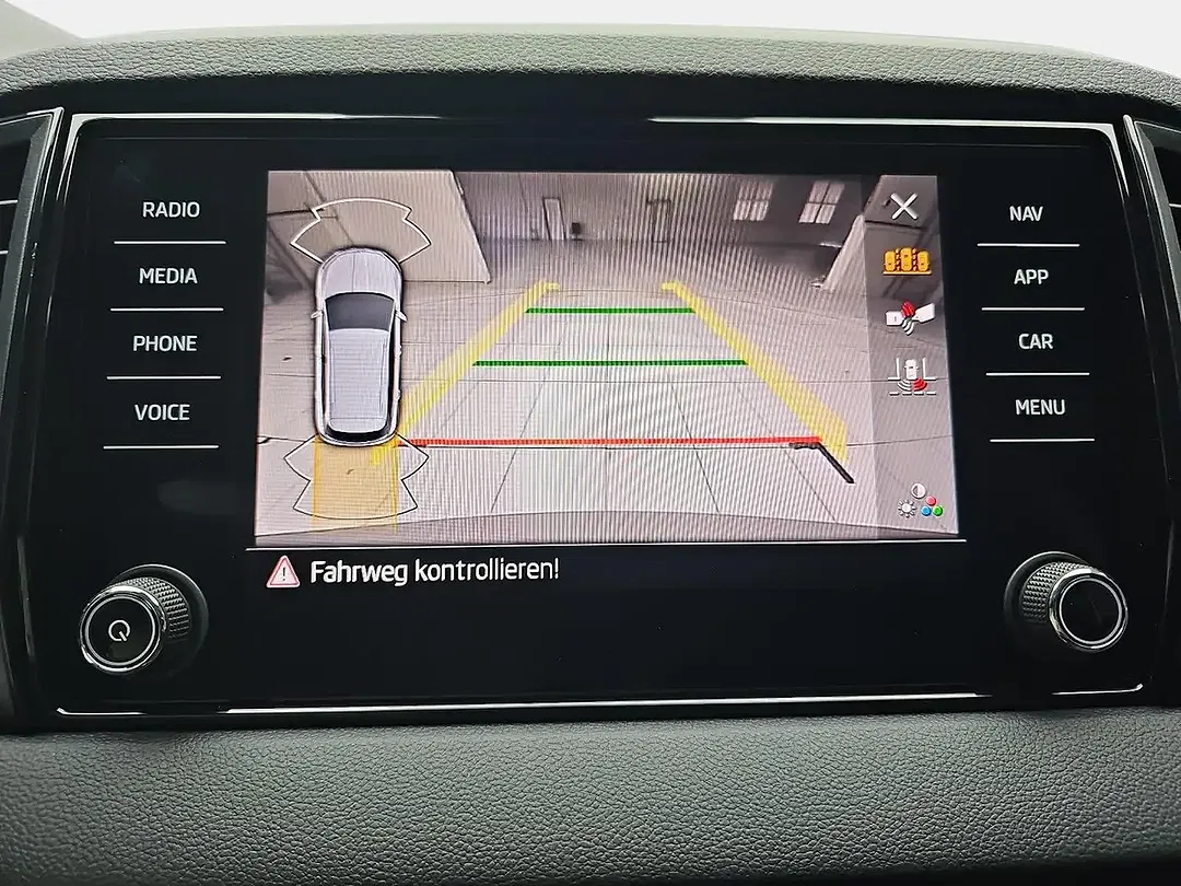 Skoda Karoq - Thumbnail 10