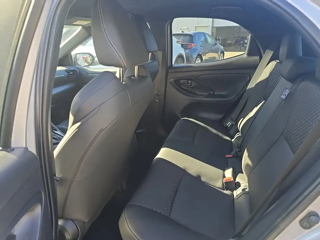 Toyota Yaris - Thumbnail 11