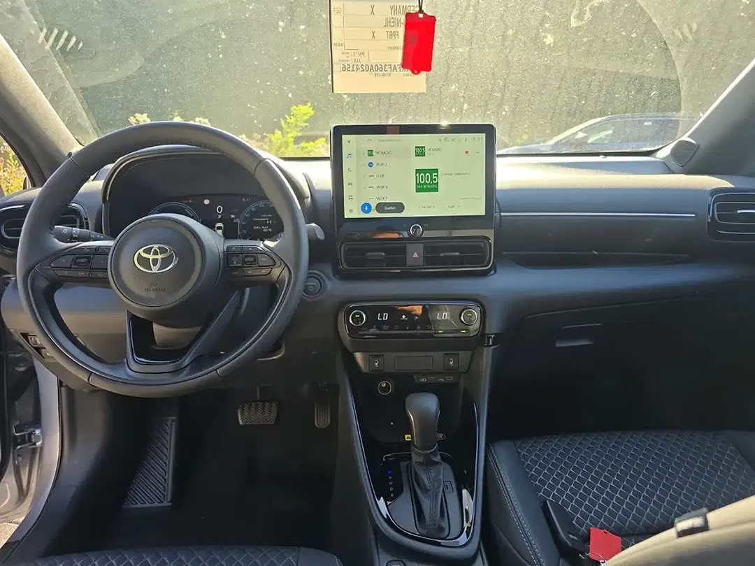 Toyota Yaris - Thumbnail 12