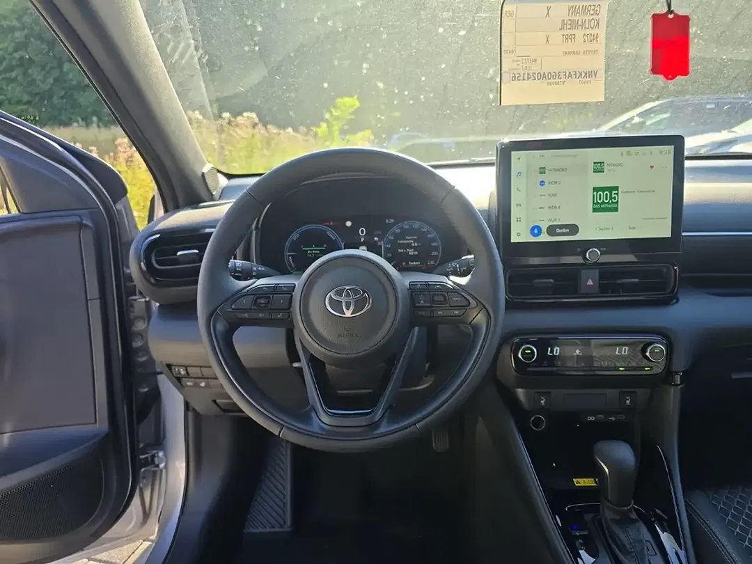 Toyota Yaris - Thumbnail 13