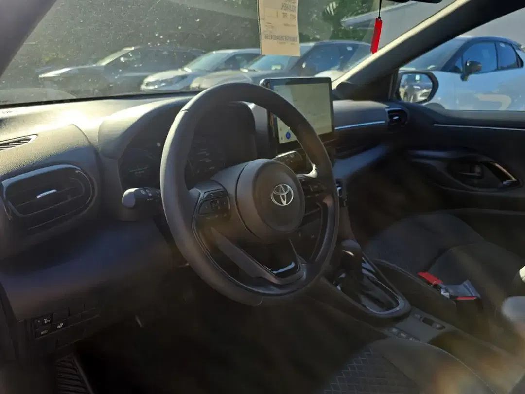 Toyota Yaris - Thumbnail 9