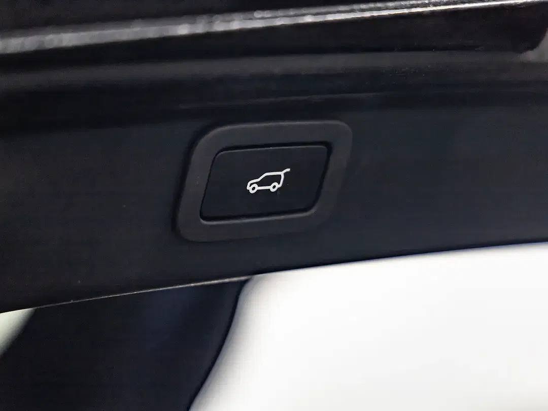 Jaguar I-Pace - Thumbnail 12