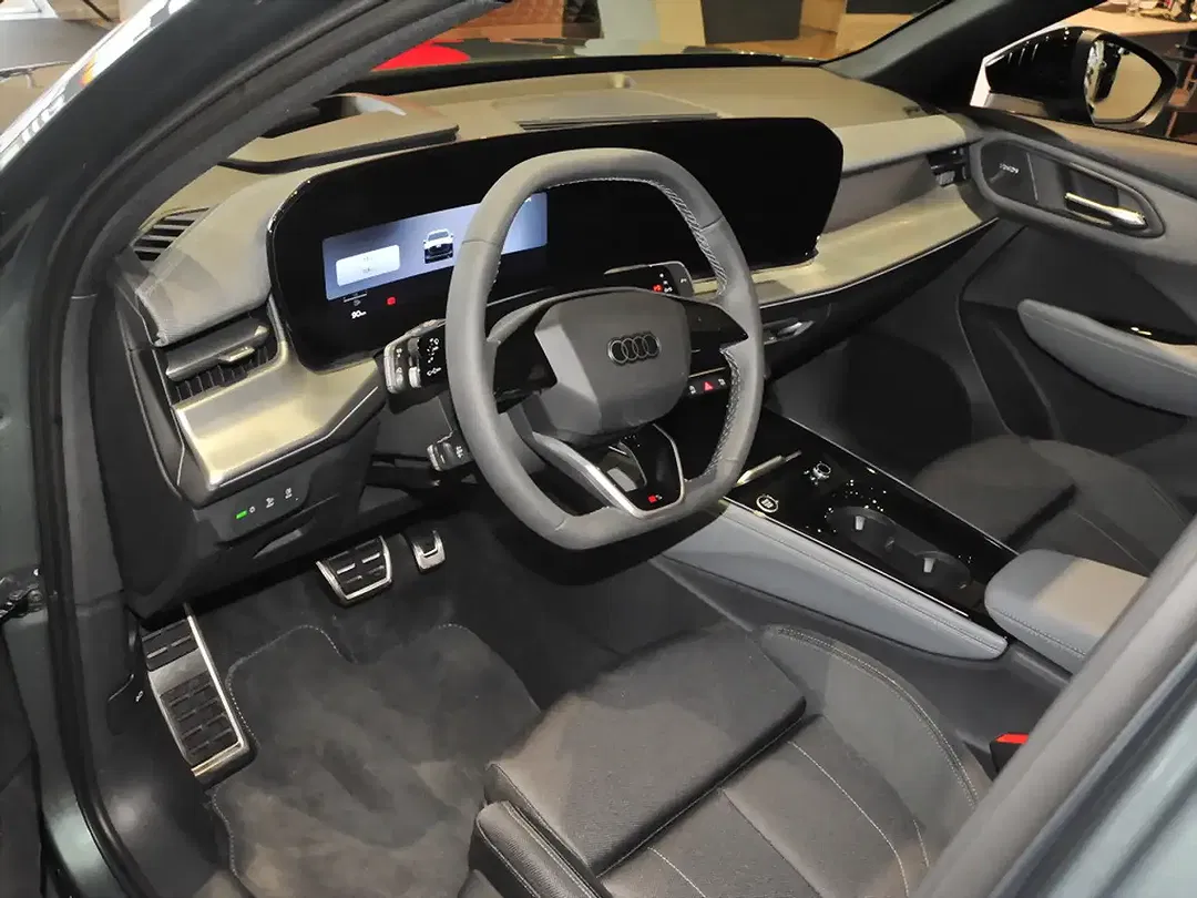 Audi Q3 - Thumbnail 11