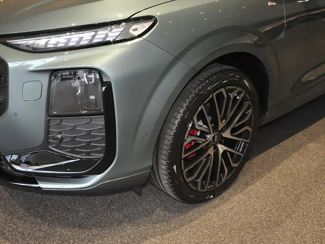 Audi Q3 - Thumbnail 5