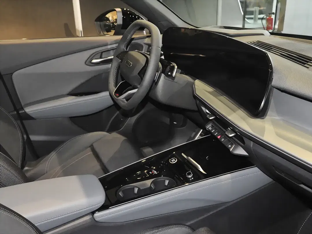 Audi Q3 - Thumbnail 6