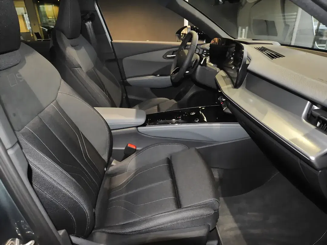 Audi Q3 - Thumbnail 9