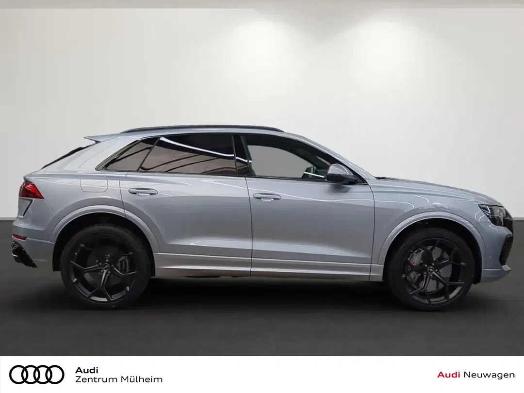 Audi RS Q8 - Thumbnail 2