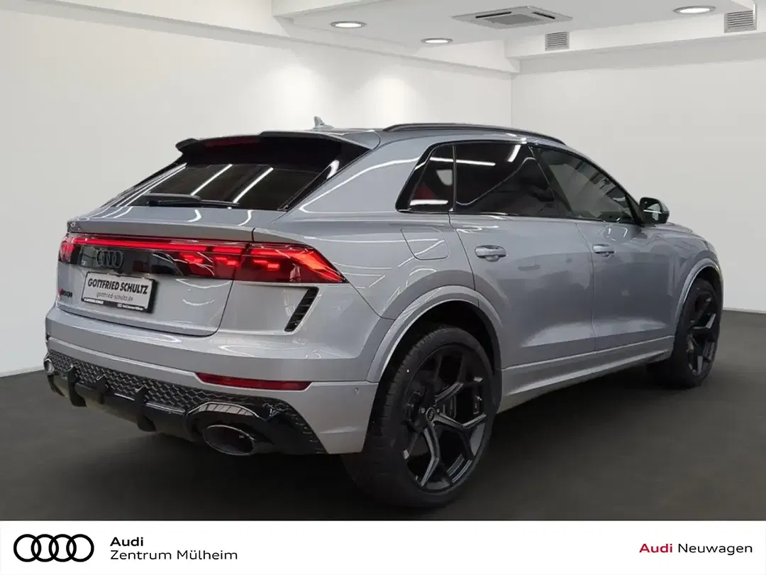 Audi RS Q8 - Thumbnail 3
