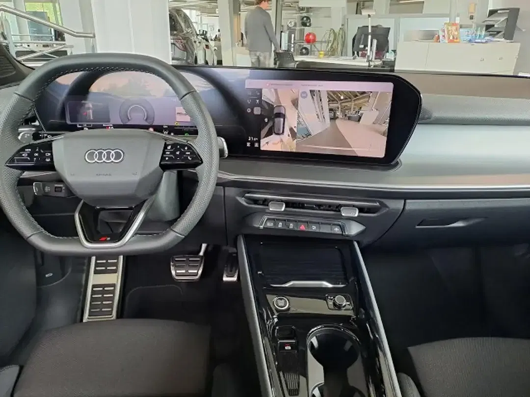 Audi Q3 - Thumbnail 11