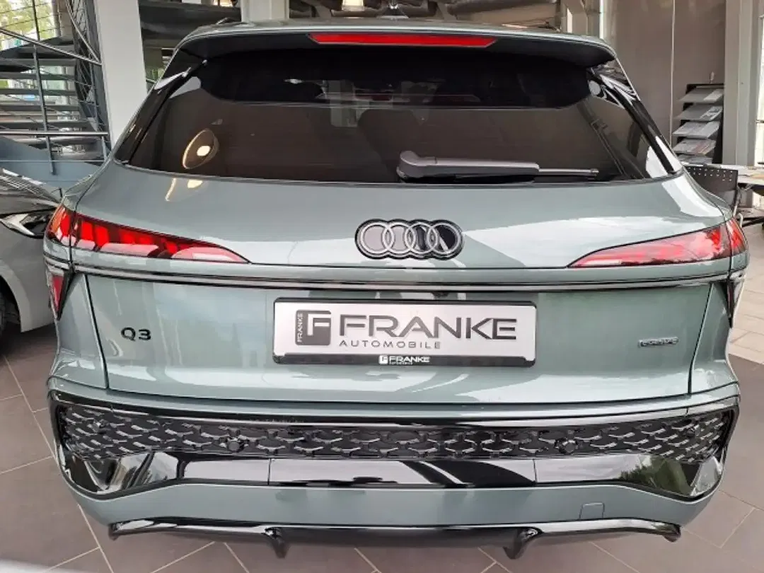 Audi Q3 - Thumbnail 4