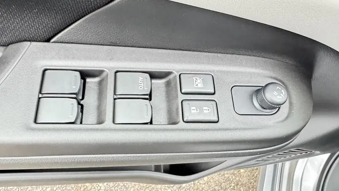 Suzuki Swift - Thumbnail 12