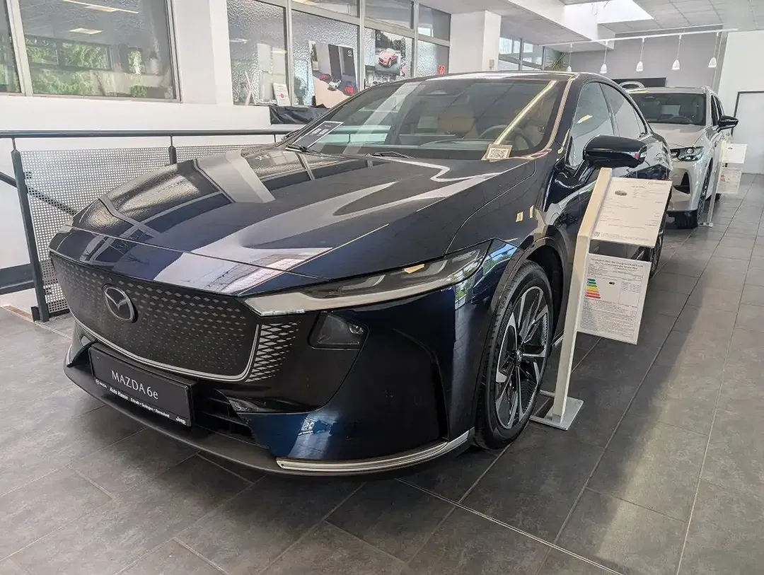 Mazda 6e - Thumbnail 4