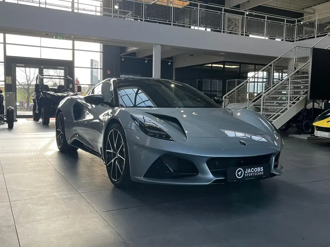 Lotus Emira - Thumbnail 3