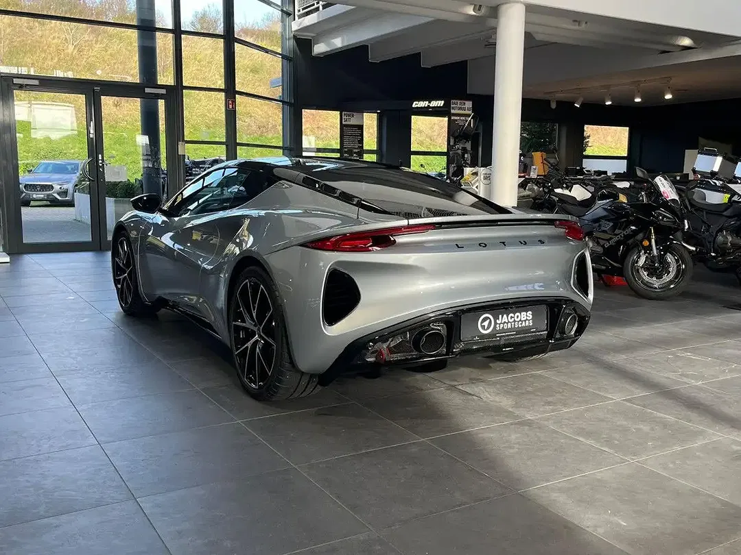 Lotus Emira - Thumbnail 6