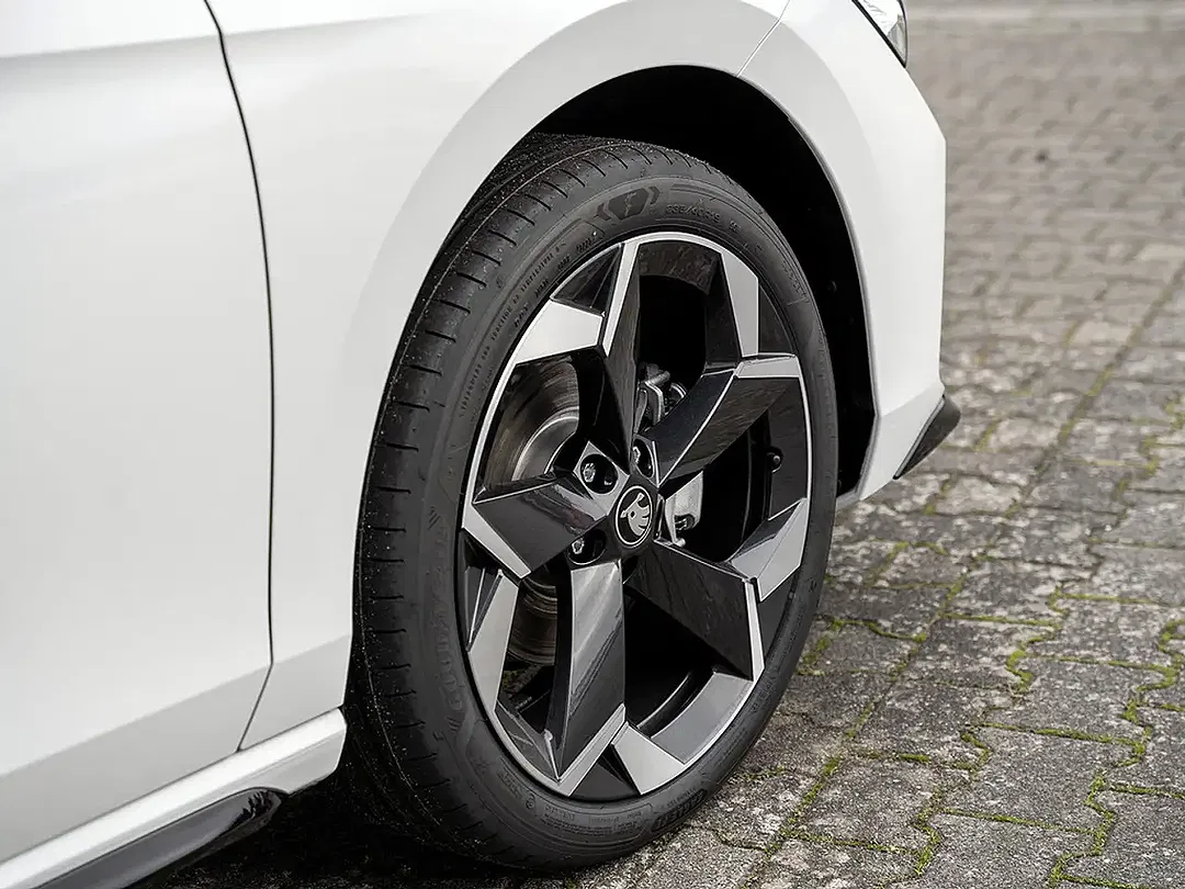 Skoda Superb - Thumbnail 5